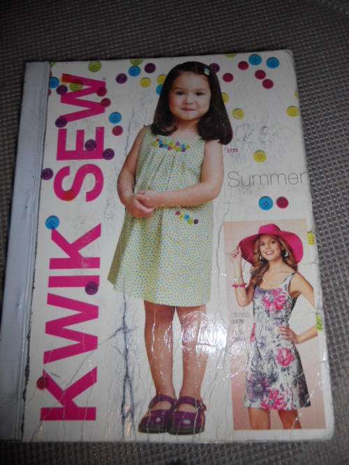 KWIK SEW PATTERN CATALOGUE BOOK