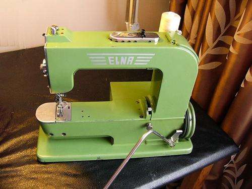 ELNA (COLLECTERS ITEM) GRASSHOPPER S/N 1375073