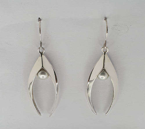 Peals in Silver Pointy earrings