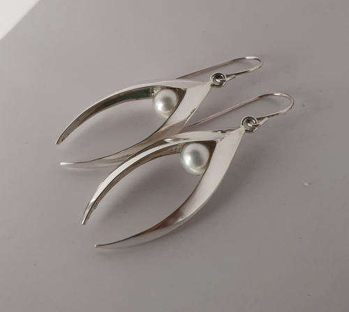 Peals in Silver Pointy earrings