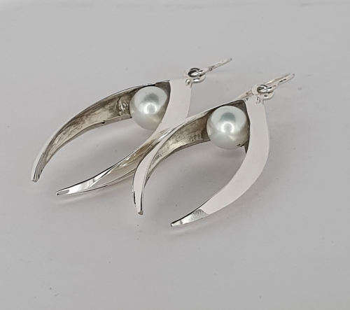 Peals in Silver Pointy earrings