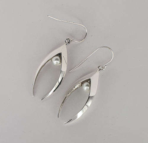 Peals in Silver Pointy earrings