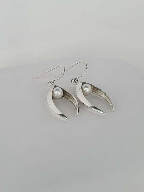 Peals in Silver Pointy earrings