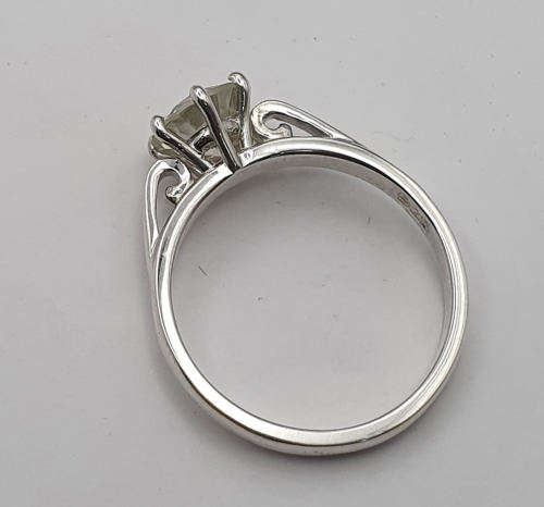 Moissanite 1ct silver ring - note inclusion-