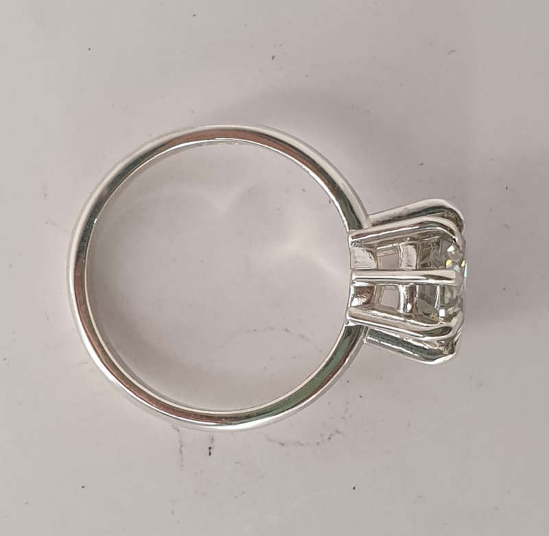 Silver solitaire Unique 8 claws. Please read description.