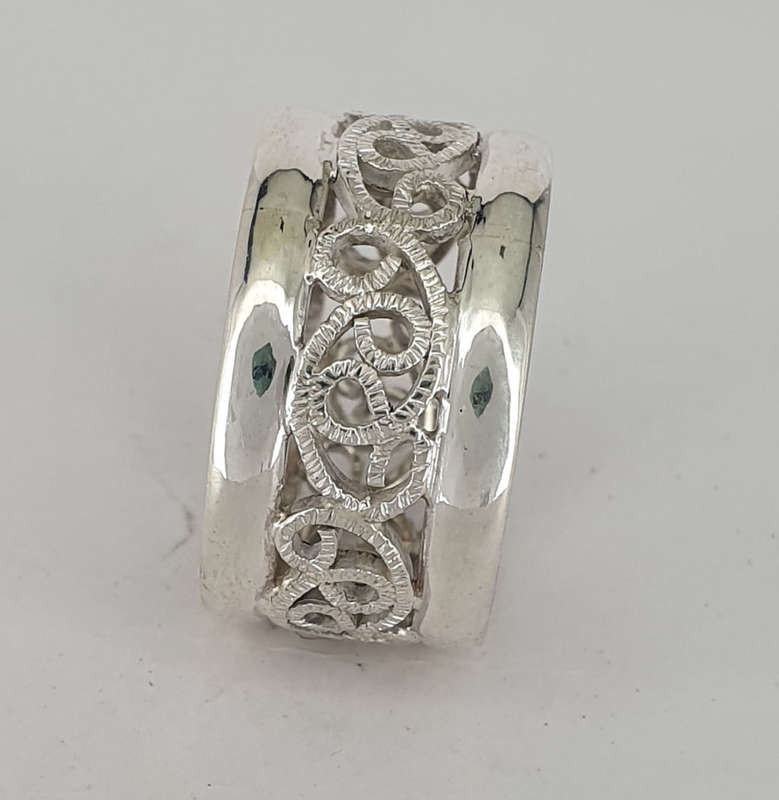 Sterling silver hand made ring Pattern