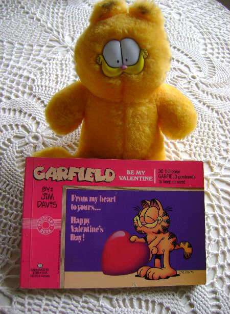 Garfield - Be My Valentine  postcard book with a Garfield.
