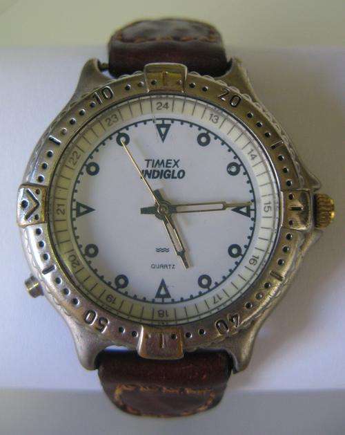 MENS TIMEX WRIST WATCH SEMI VINTAGE USED AND GOOD NICK.