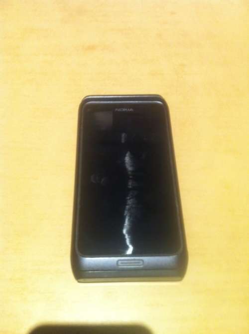 Nokia E7