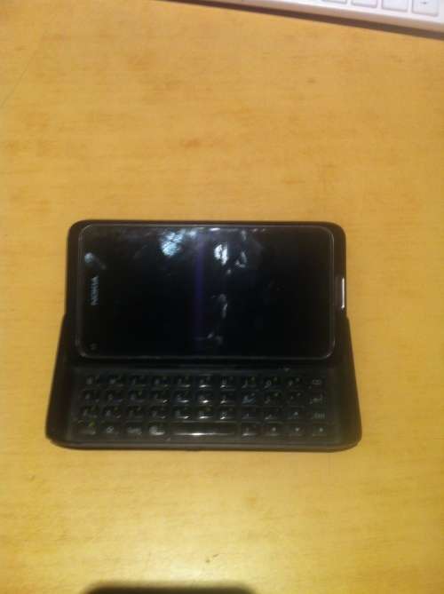Nokia E7