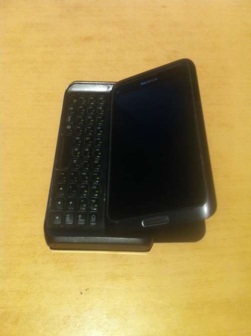 Nokia E7