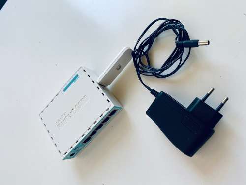 MikroTik hEX 5 Port Gigabit Desktop Router + Huawei 3G Dongle