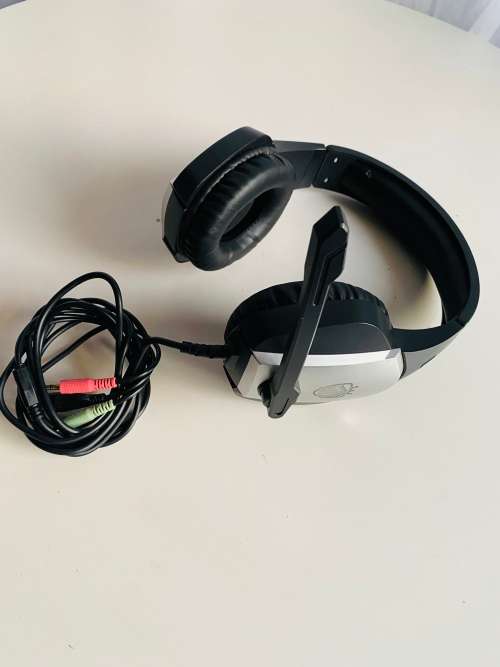 GAMING HEADSETS WITH MIC - FORTNITE SUPPORTED - RGB LIGHTS (Low Bass Stereo)