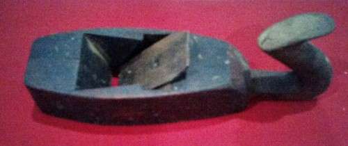 5 WOODEN VINTAGE HAND PLANES - 1 RERPAIRED AS REFLECTED  ||Ref desc. & view pictures