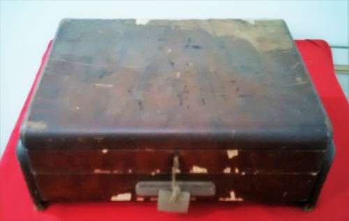 VINTAGE WOODEN CHEST KEY AND DRAWER (45x30x20) - SEE PICTURES
