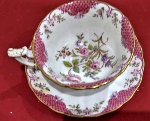VINTAGE CHELSON CUP (11 X 6cm) & SAUCER (15cm) - Please Read Desc & See Pictures