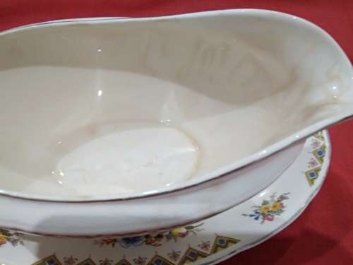 VINTAGE JOHN MADDOCK & SONS IVORY WARE GRAVY BOAT 20x9cm PLATE 21x12cm - Please see Pics & read desc