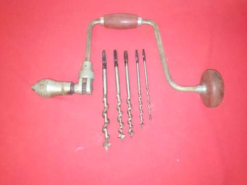 VINTAGE BRACE DRILL & 5 NEW AUGER BITS  See PICs & DESC
