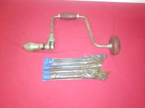 VINTAGE BRACE DRILL & 5 NEW AUGER BITS  See PICs & DESC