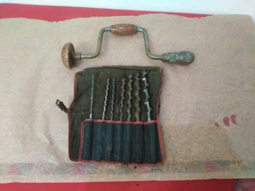 VINTAGE SET OF 7 FOOTPRINT AUGER BITS & A 10in BRACE DRILL See PICs & DESC