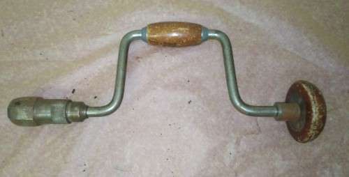 VINTAGE SET OF 7 FOOTPRINT AUGER BITS & A 10in BRACE DRILL See PICs & DESC
