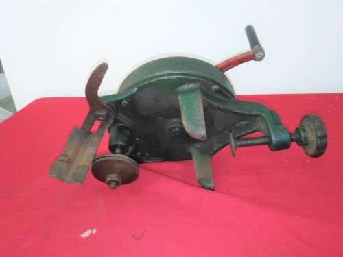 VINTAGE HEAVY DUTY HAND CRANK GRINDER - PLEASE C DESC