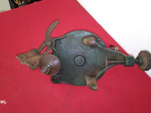 VINTAGE HEAVY DUTY HAND CRANK GRINDER - PLEASE C DESC