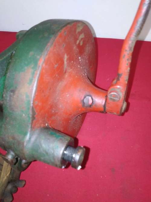 VINTAGE HEAVY DUTY HAND CRANK GRINDER - PLEASE C DESC
