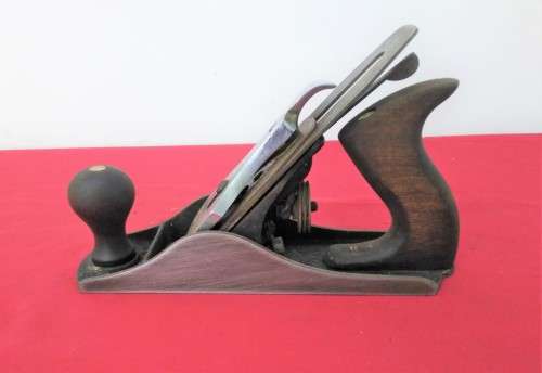 VINTAGE STANLEY No 4 PLANE- AS PER PICTURES & DESCRIPTION - PLEASE C DESC