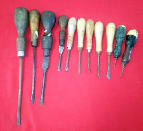 VINTAGE CARVING CHISELS & SCREWDRIVERS - AS PER DESCRIPTION - PLEASE C DESC