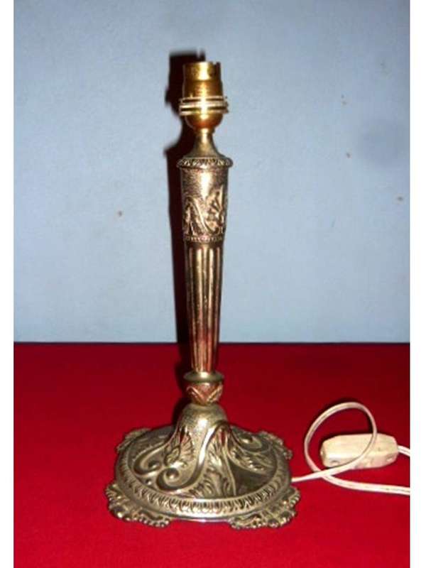 A HEAVY VINTAGE SILVERPLATE TABLE LIGHT STAND - PLEASE SEE AND READ DESCRIPTION