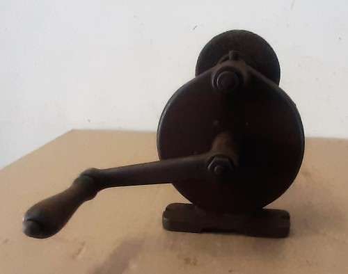 VINTAGE HAND CRANK GRINDER  - SEE Description