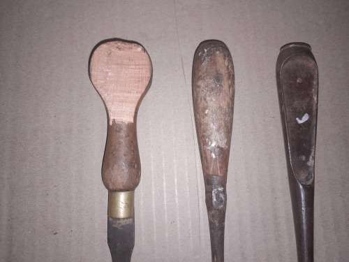 3 VINTAGE SCREWDRIVERS - PLEASE SEE PICS FOR CONDITION