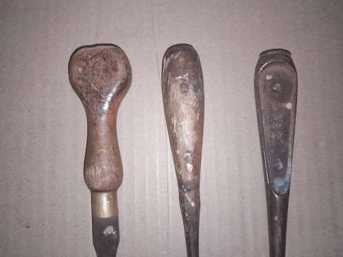 3 VINTAGE SCREWDRIVERS - PLEASE SEE PICS FOR CONDITION