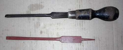 VINTAGE 38cm FOOTPRINT SCREWDRIVER + A MARPLES SCREWDRIVER `SHAFT`