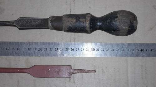 VINTAGE 38cm FOOTPRINT SCREWDRIVER + A MARPLES SCREWDRIVER `SHAFT`