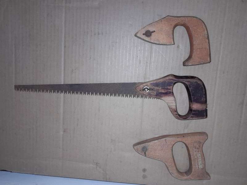 3 SAW HANDLES WITH 1 BLADE - CONDITION AS REFLECTED IN THE PICTURES