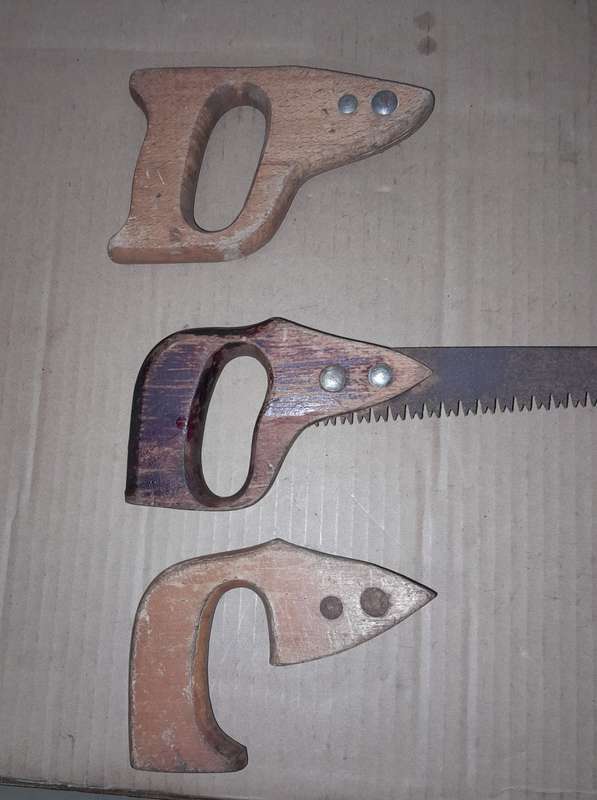 3 SAW HANDLES WITH 1 BLADE - CONDITION AS REFLECTED IN THE PICTURES