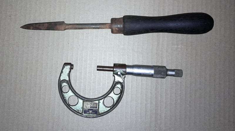MICROMETER TOYO SEIKI JAPAN & A CYLINDER SCRAPER - PLEASE SEE PICTURES