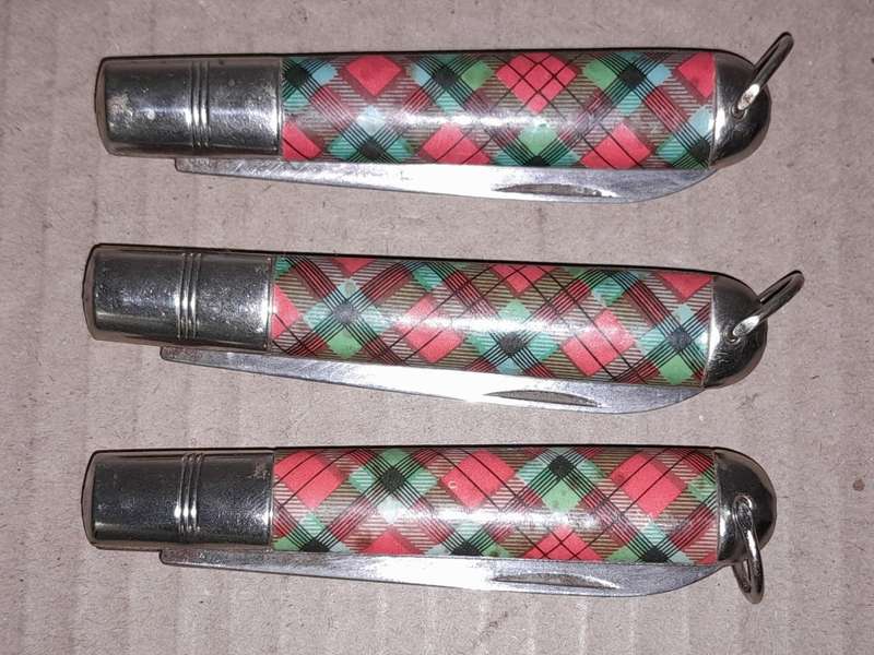 3 Pocket Knives - Richards Sheffield England - as per pictures
