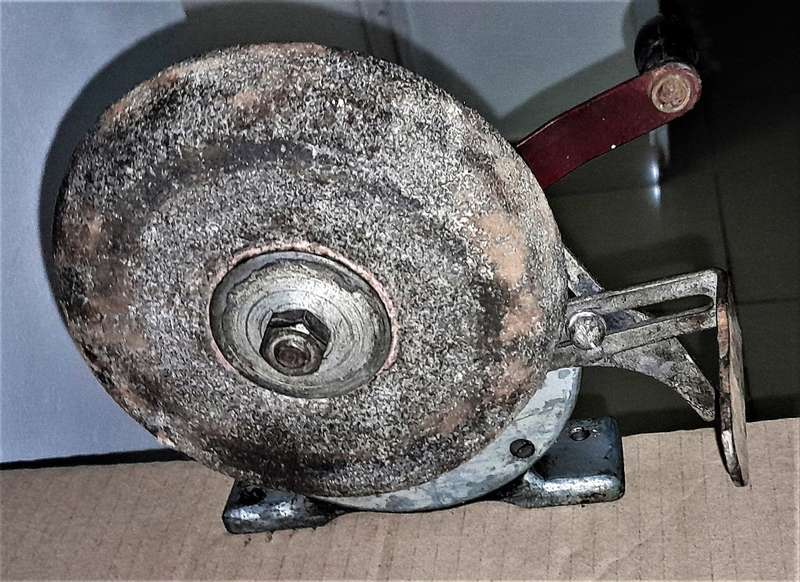 Mole Hand Crank Grinder (Repaired) Can be bolt mounted -