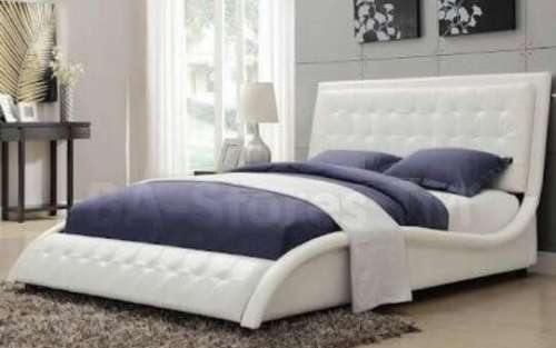 Sleigh Bed (Queen)