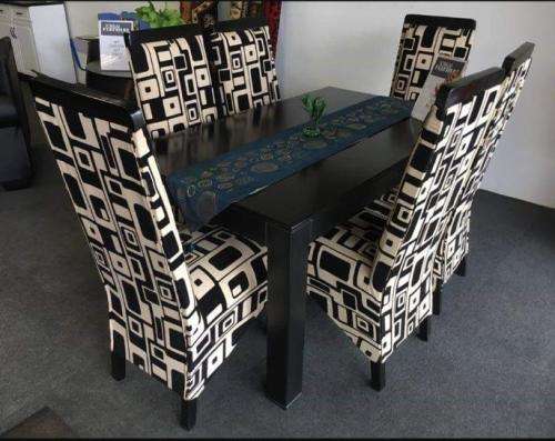 Dining Suite / Dinette set (7 Piece)
