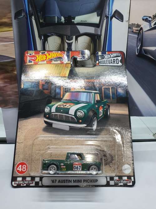 1/64 Hotwheels Boulevard 67 Austin Mini Pickup