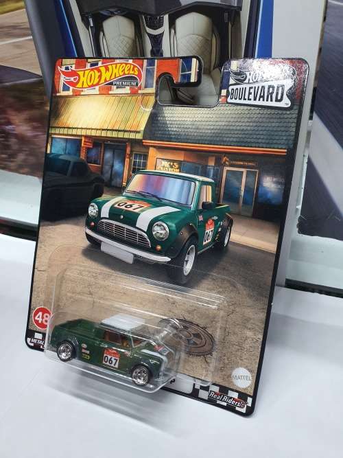 1/64 Hotwheels Boulevard 67 Austin Mini Pickup