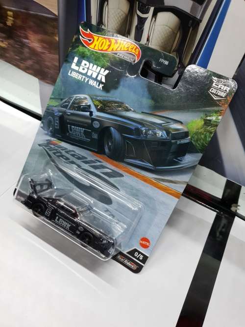 1/64 Hotwheels Mountain Drifters set with chase car