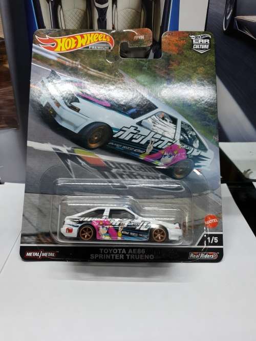 1/64 Hotwheels Mountain Drifters set with chase car