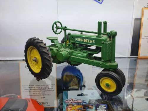 6x ERTL John Deere tractors