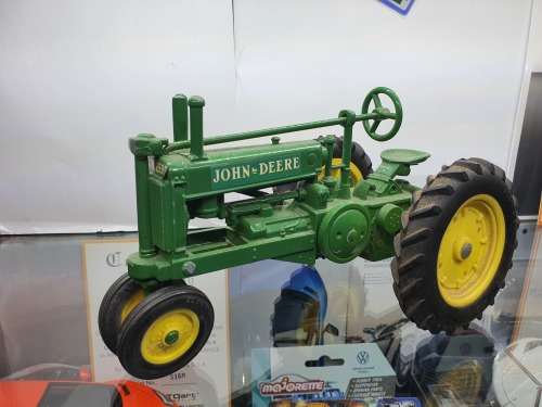 6x ERTL John Deere tractors