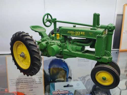 6x ERTL John Deere tractors